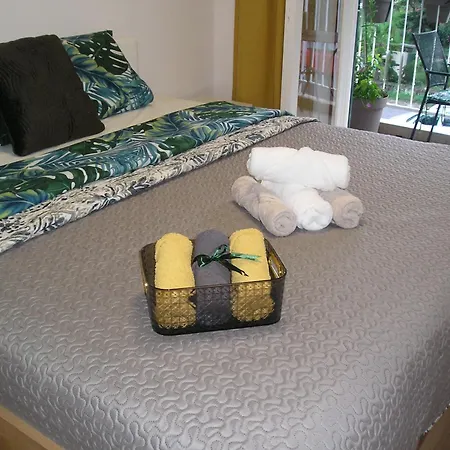 Pinia With Free Parking Apartment